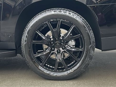 Used 2025 Chevrolet Suburban RST w/ RST Capability Package image 12