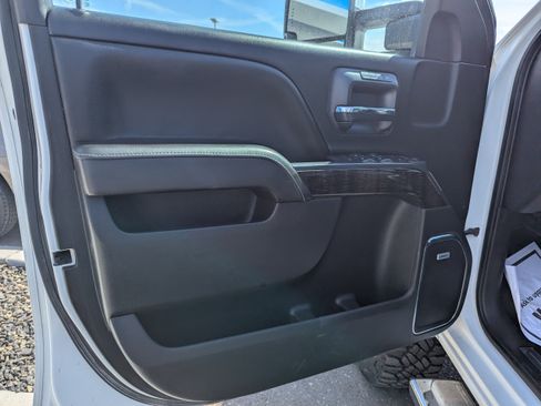Used 2015 GMC Sierra 2500 Denali w/ Duramax Plus Package AWD/4WD image 10