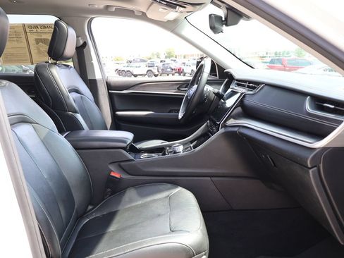 Used 2022 Jeep Grand Cherokee L Limited AWD/4WD image 8