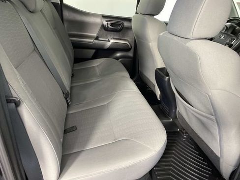 Used 2018 Toyota Tacoma SR5 AWD/4WD image 12
