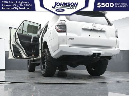 Used 2022 Toyota 4Runner SR5 AWD/4WD image 40