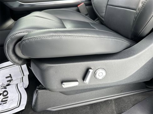 New 2026 Lincoln Navigator Reserve image 12