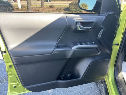 Used 2023 Toyota Tacoma TRD Sport image 14