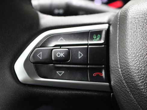 Used 2025 Jeep Compass Latitude AWD/4WD image 11