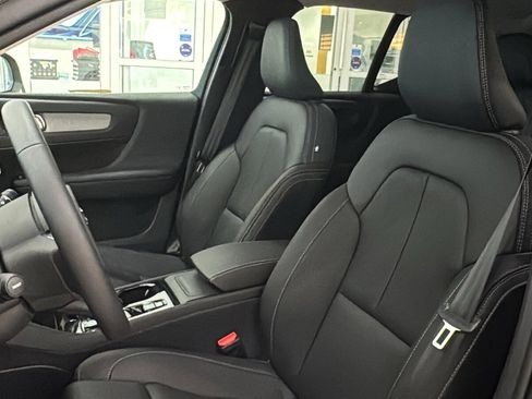 Used 2026 Volvo XC40 B5 Ultra w/ Protection Package Premier image 23