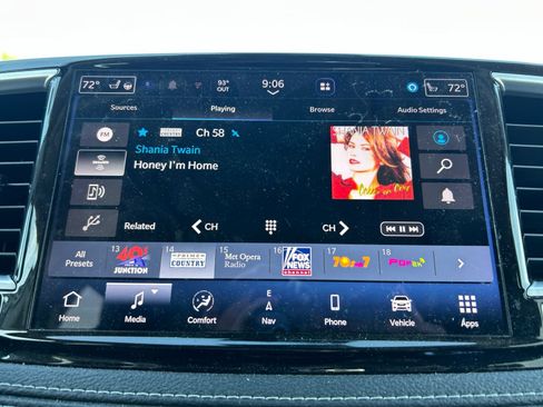 Used 2023 Chrysler Pacifica Limited AWD/4WD image 29