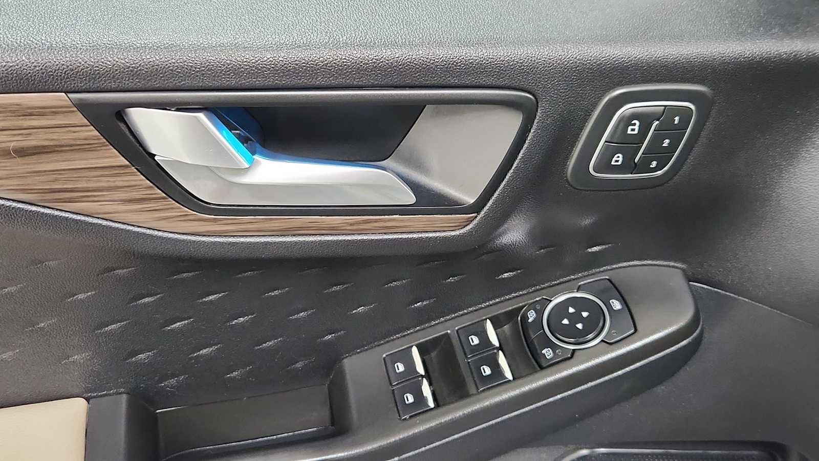 Used 2020 Ford Escape Titanium AWD/4WD image 15