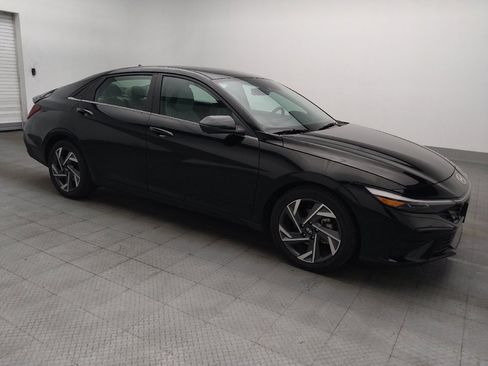 Used 2024 Hyundai Elantra Limited FWD image 11