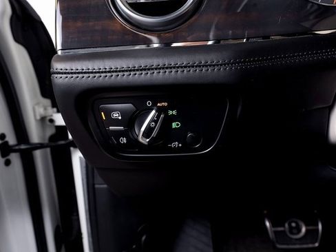 Used 2019 Bentley Bentayga image 41