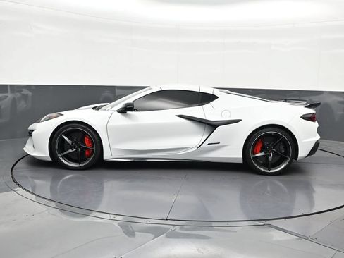 Used 2025 Chevrolet Corvette E-Ray AWD/4WD image 2