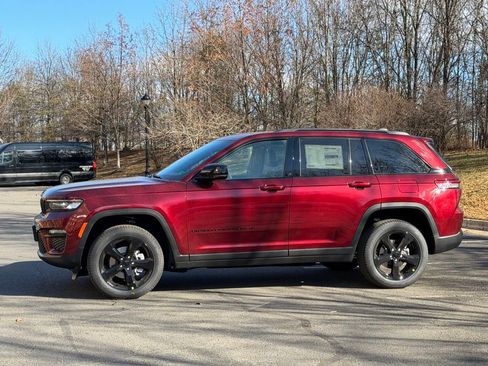 New 2025 Jeep Grand Cherokee Limited w/ Black Appearance Package image 11