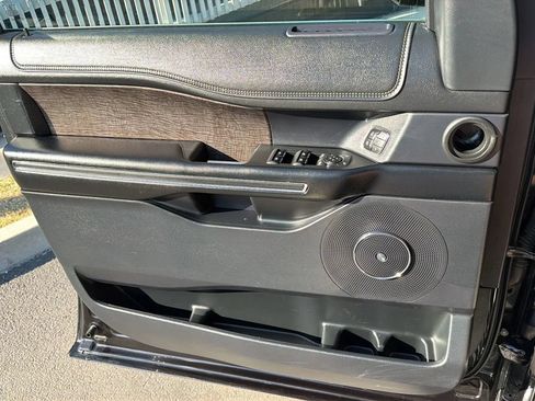 Used 2019 Ford Expedition Max Limited RWD image 17