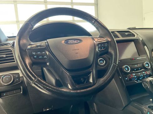 Used 2018 Ford Explorer XLT w/ Equipment Group 202A AWD/4WD image 14