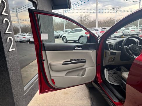 Used 2022 Kia Sportage LX image 7