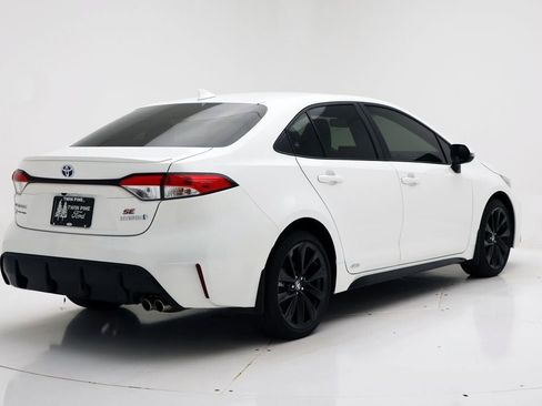 Used 2024 Toyota Corolla SE w/ SE Package image 8