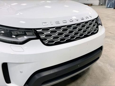 Used 2025 Land Rover Discovery S AWD/4WD image 34