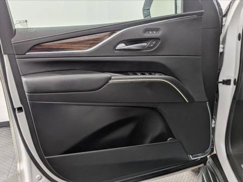 Used 2021 Cadillac Escalade Luxury RWD image 13