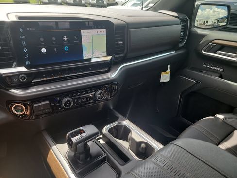Used 2025 Chevrolet Silverado 1500 High Country w/ High Country Premium Package AWD/4WD image 20