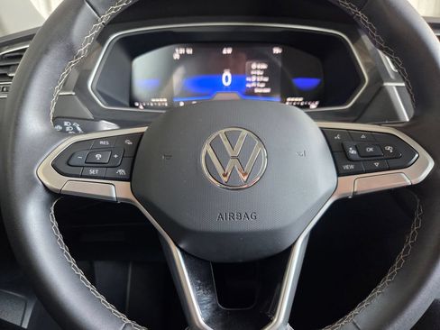 Used 2024 Volkswagen Tiguan SE AWD/4WD image 5