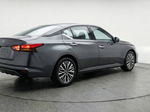 Used 2025 Nissan Altima 2.5 SV image 9