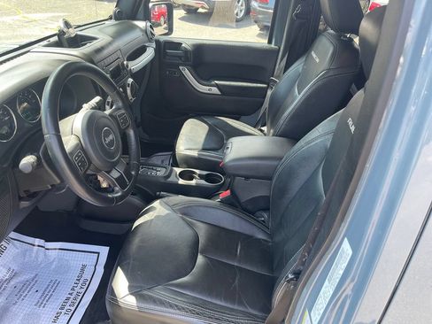 Used 2014 Jeep Wrangler Unlimited Rubicon w/ Connectivity Group AWD/4WD image 16