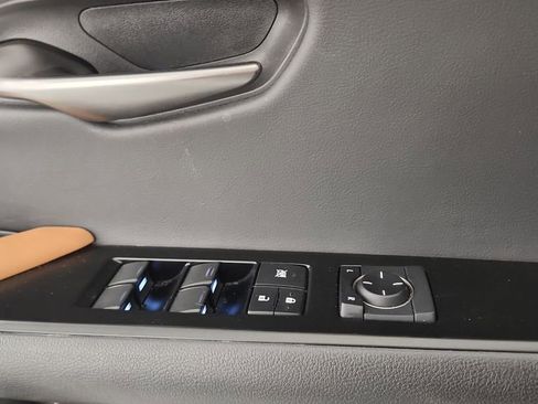 Used 2021 Lexus UX 200 w/ Accessory Package (Z2) FWD image 15