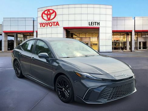 Used 2025 Toyota Camry SE w/ Multimedia Upgrade Package image 3