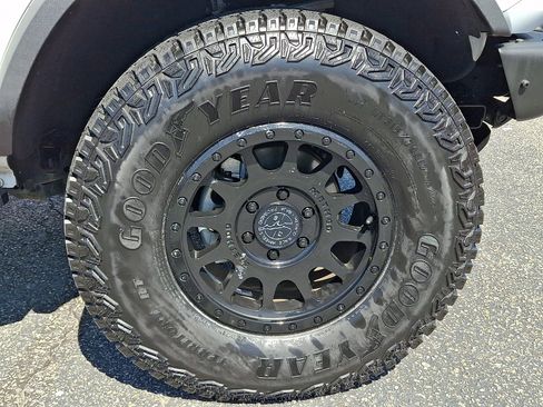 Certified 2022 Ford Bronco Badlands w/ Sasquatch Package AWD/4WD image 8