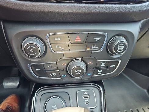 Used 2018 Jeep Compass Limited w/ Navigation Group AWD/4WD image 18