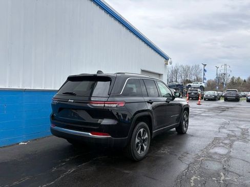 Used 2023 Jeep Grand Cherokee 4WD 4xe image 2