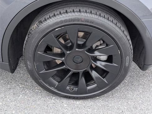 Used 2022 Tesla Model Y Long Range AWD/4WD image 10