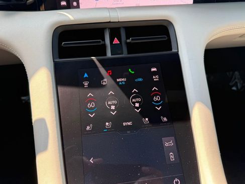 Used 2023 Porsche Taycan 4S w/ Premium Package image 18