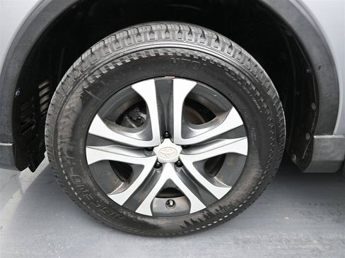 Used 2018 Toyota RAV4 LE FWD image 17