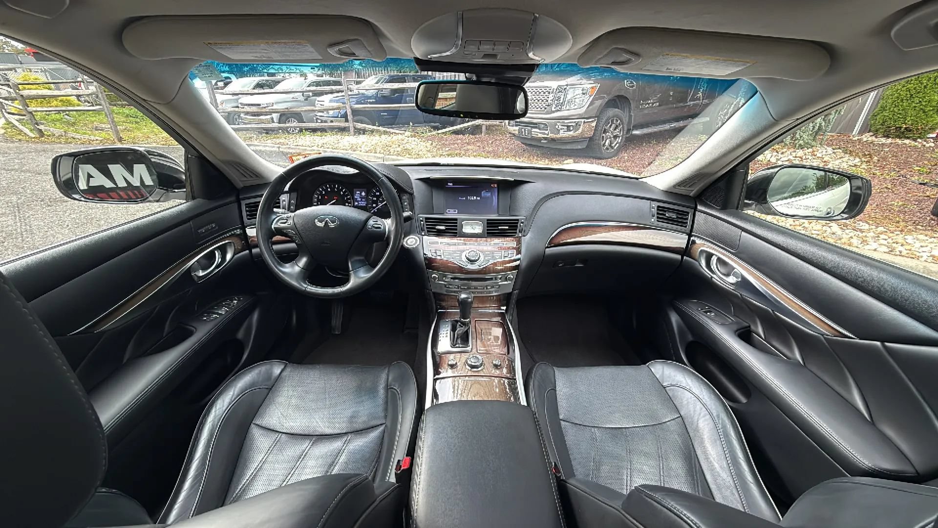 Used 2015 INFINITI Q70 3.7 w/ Deluxe Touring Package AWD/4WD image 25
