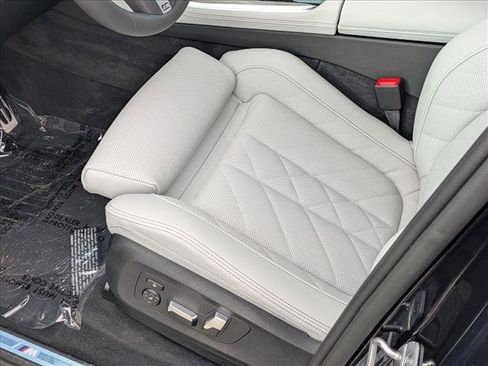 Used 2026 BMW X5 xDrive40i w/ M Sport Package image 4