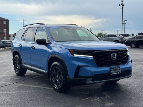 Certified 2025 Honda Pilot TrailSport image 2