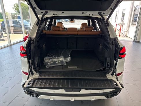 New 2026 BMW X5 xDrive40i w/ M Sport Package AWD/4WD image 10