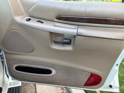 Used 1999 Ford Explorer Limited image 21