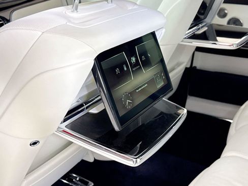 Used 2023 Rolls-Royce Phantom Sedan RWD image 28
