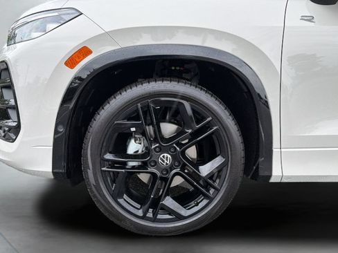 New 2026 Volkswagen Tiguan SE R-Line FWD image 10