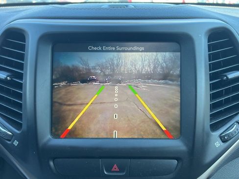 Used 2017 Jeep Cherokee Latitude w/ Cold Weather Group image 7