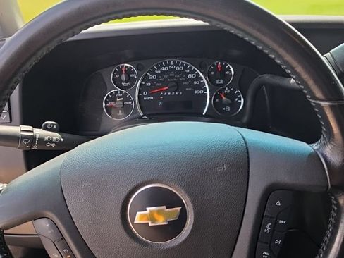 Used 2021 Chevrolet Express 2500 w/ Driver Convenience Package RWD image 18