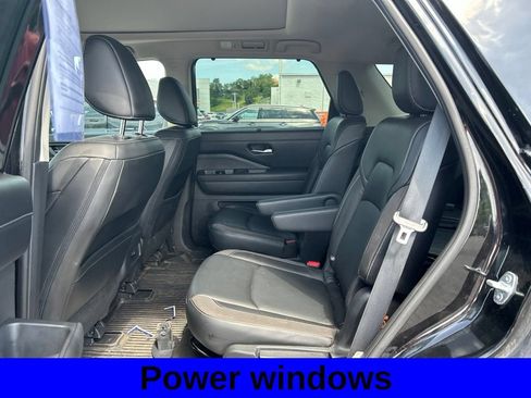 Used 2023 Nissan Pathfinder SL w/ SL Premium Package AWD/4WD image 7