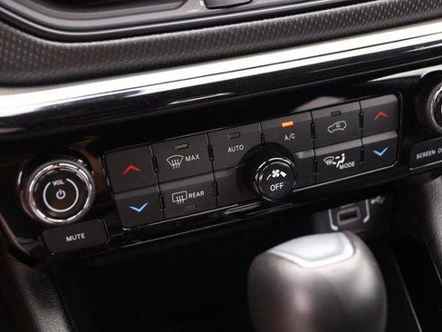 Used 2025 Jeep Compass Trailhawk AWD/4WD image 17
