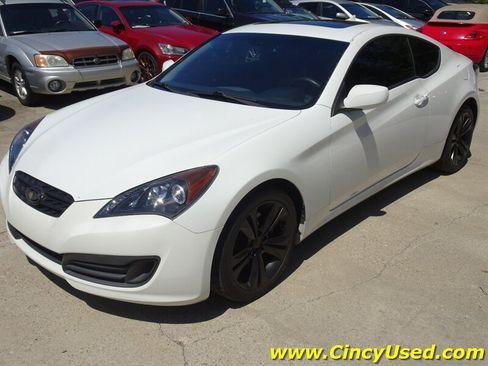 Used 2011 Hyundai Genesis 2.0T RWD image 3