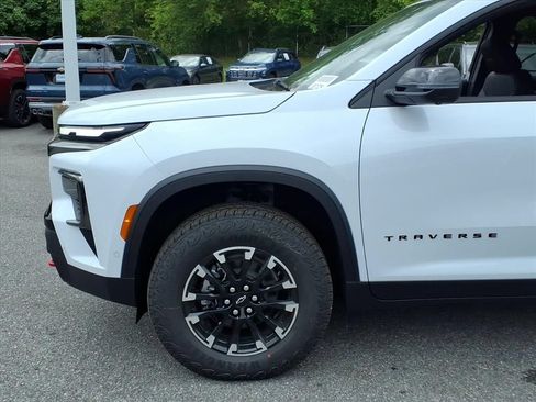 New 2026 Chevrolet Traverse Z71 w/ Enhanced Driving Package AWD/4WD image 7