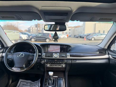 Used 2013 Lexus LS 460 AWD w/ Comfort Pkg image 18