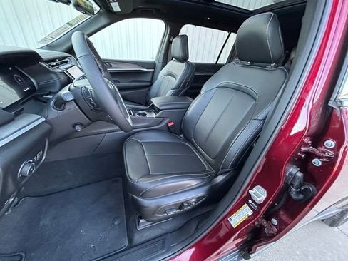 New 2025 Jeep Grand Cherokee L Limited w/ Luxury Tech Group II image 39