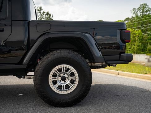 Used 2024 Jeep Gladiator Mojave AWD/4WD image 9