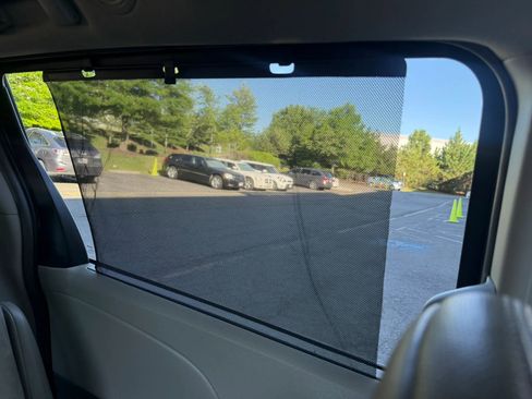 Used 2014 Toyota Sienna XLE AWD/4WD image 38